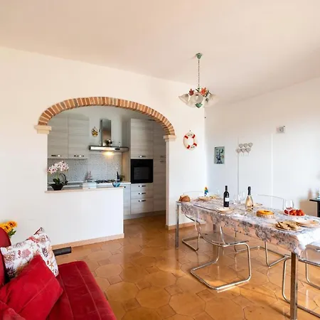 Holiday home Sunrise In With Private Parking And Air Conditioning *