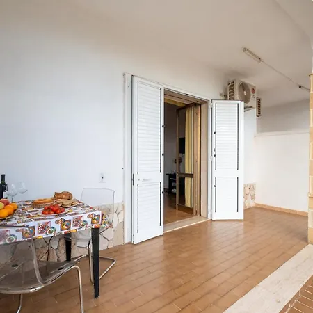 Sunrise In With Private Parking And Air Conditioning